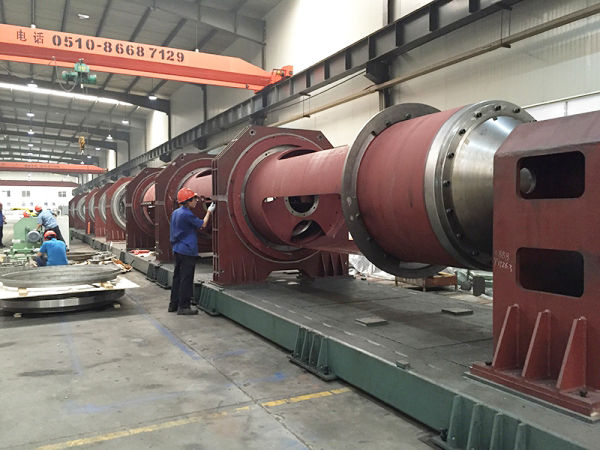 Tubular twisting machine