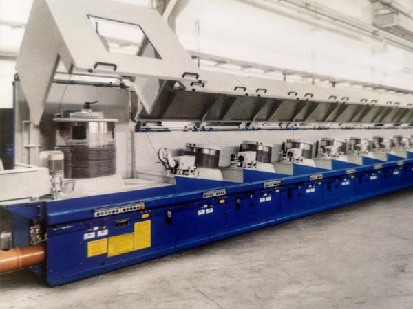 Straight line wire drawing machine
