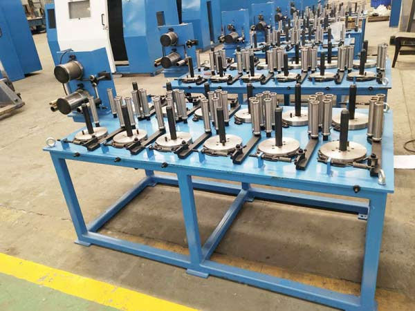 Vertical/horizontal pay-off frame of twister